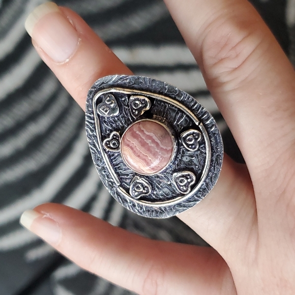 New Rhodochrosite Engraved Heart Shaped Silver Ring. - Picture 9 of 13
